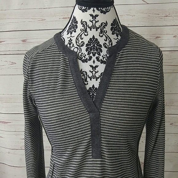 🎈Anthropologie Akemi + Kin Gray and matallic Top - Picture 3 of 5